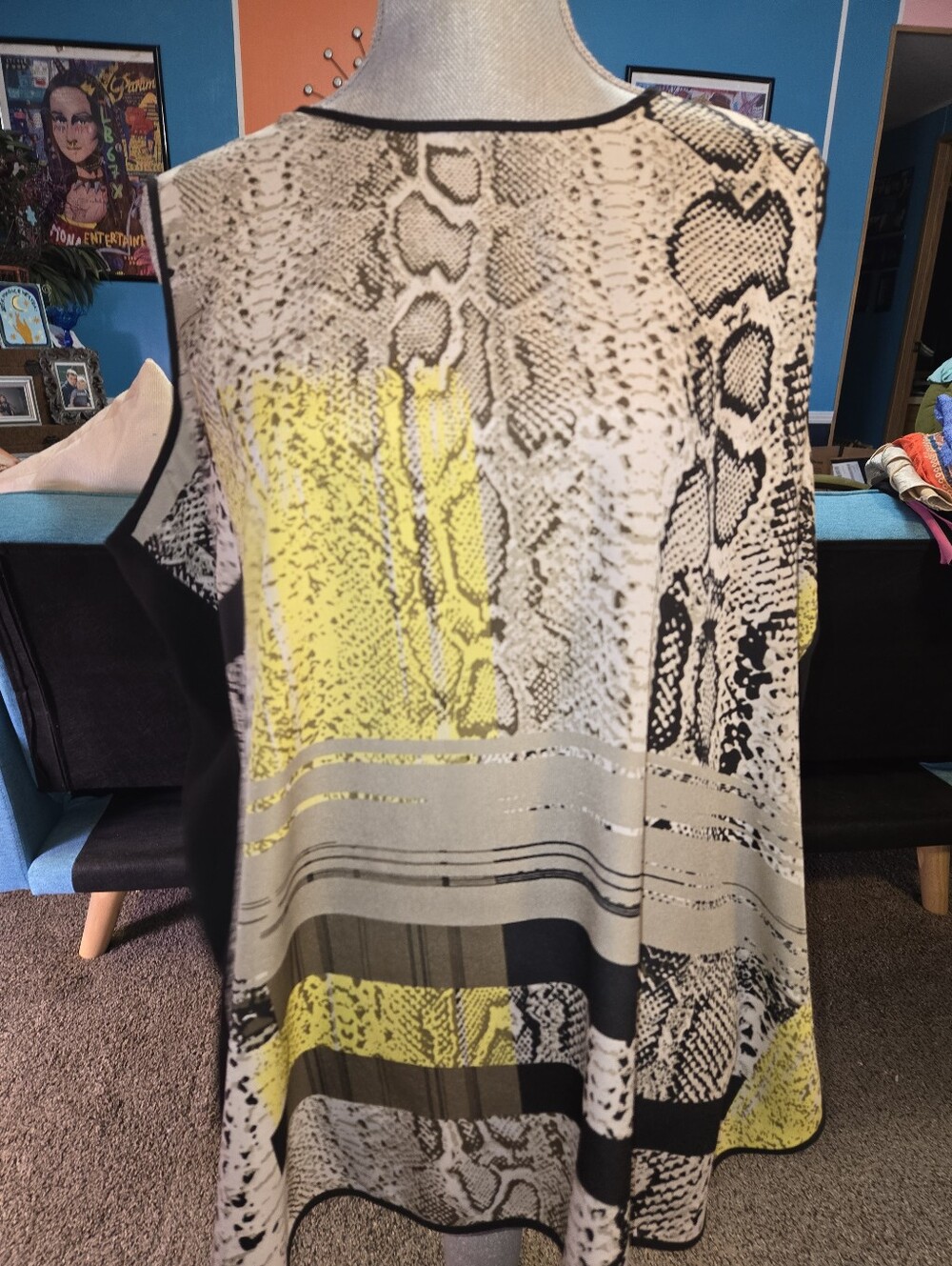 Vince Camuto US Women's Plus Size 2X Keyhole Snake Print Solid Back Top Blouse